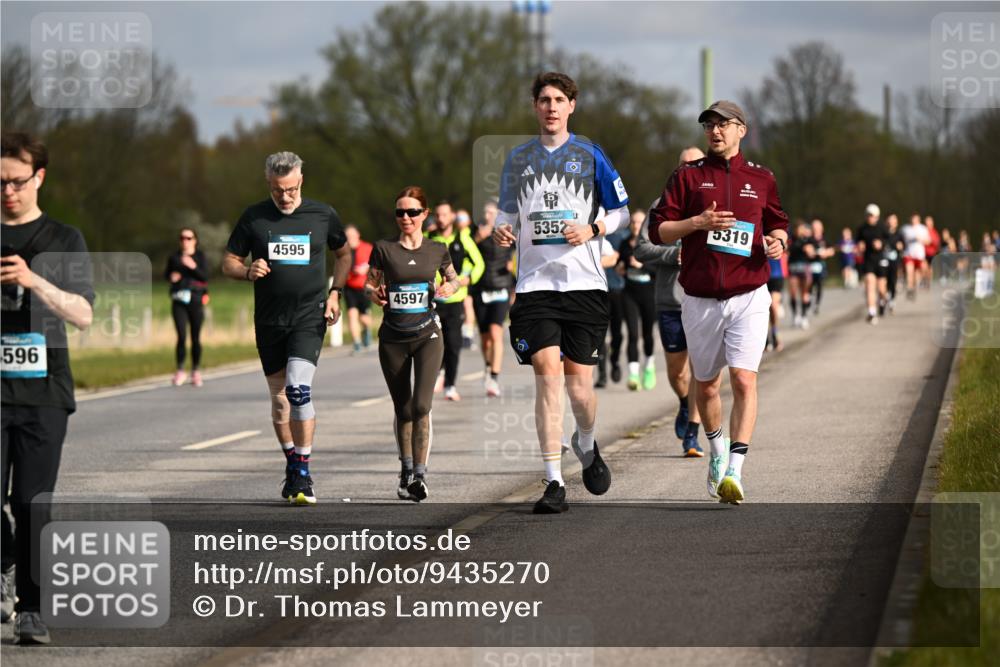 12.04.2026 - 45. Internationalen Wilhelmsburger Insellauf Dr. Thomas Lammeyer http://msf.ph/oto/9435270 12.04.2026 09:23:58 Laufen 596, 4595, 4597, 5352, 5319 meine-sportfotos.de