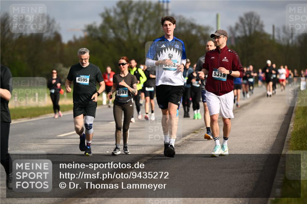 12.04.2026 - 45. Internationalen Wilhelmsburger Insellauf Dr. Thomas Lammeyer http://msf.ph/oto/9435272 12.04.2026 09:23:58 Laufen 4595, 4597, 5652, 5319 meine-sportfotos.de