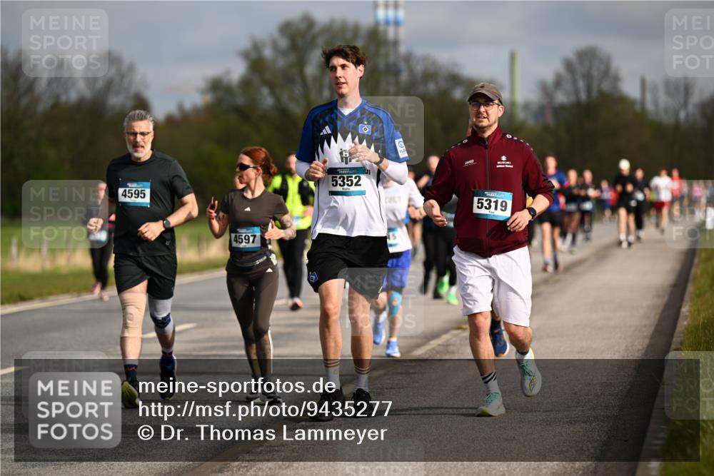 12.04.2026 - 45. Internationalen Wilhelmsburger Insellauf Dr. Thomas Lammeyer http://msf.ph/oto/9435277 12.04.2026 09:23:59 Laufen 4595, 4597, 5352, 5319 meine-sportfotos.de