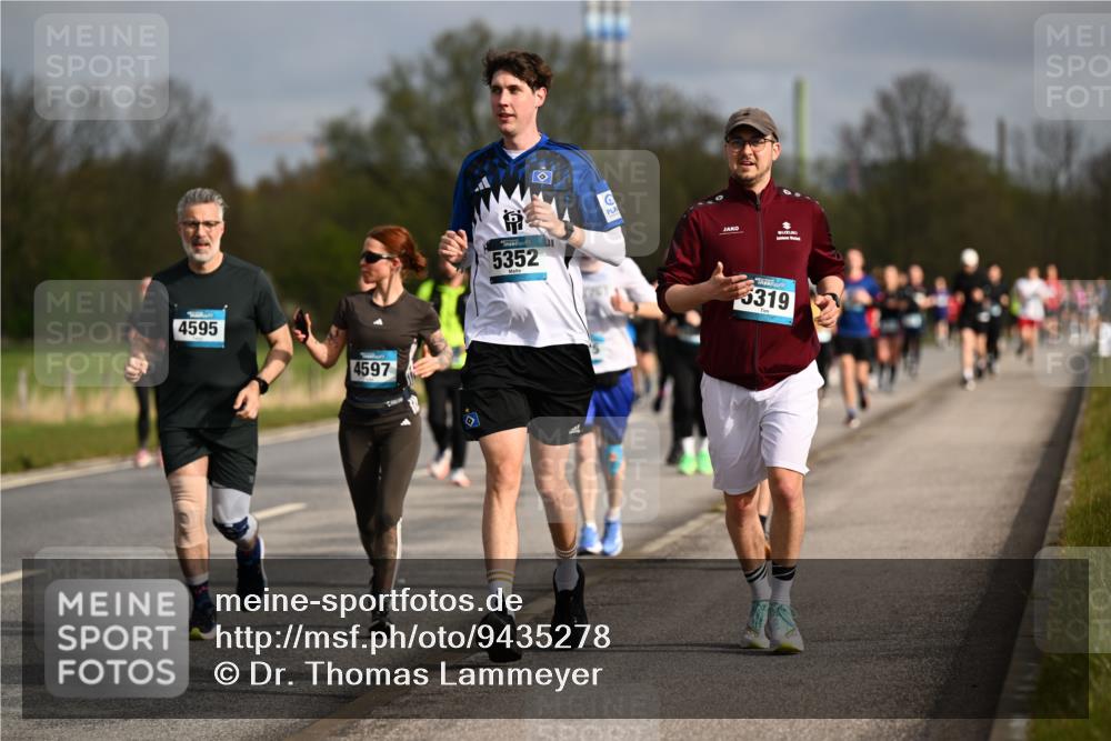 12.04.2026 - 45. Internationalen Wilhelmsburger Insellauf Dr. Thomas Lammeyer http://msf.ph/oto/9435278 12.04.2026 09:23:59 Laufen 4595, 4597, 5352, 5319 meine-sportfotos.de