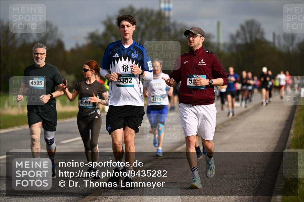 12.04.2026 - 45. Internationalen Wilhelmsburger Insellauf Dr. Thomas Lammeyer http://msf.ph/oto/9435282 12.04.2026 09:23:59 Laufen 5, 4595, 4597, 5352, 58, 4215 meine-sportfotos.de