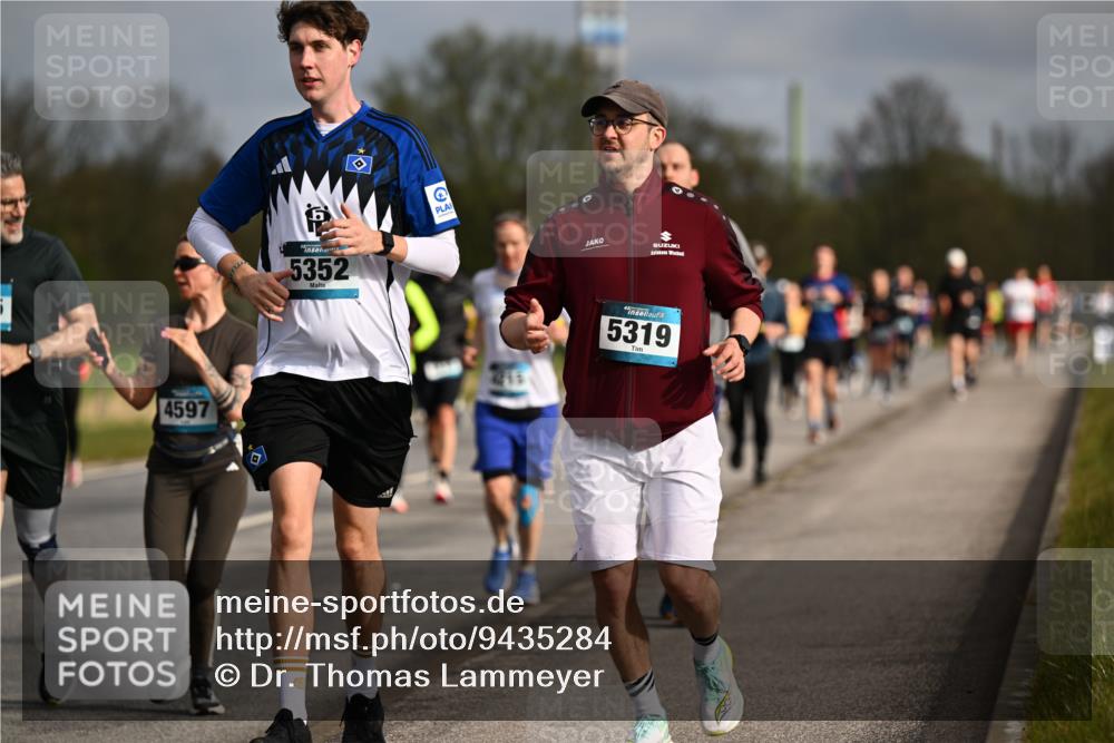 12.04.2026 - 45. Internationalen Wilhelmsburger Insellauf Dr. Thomas Lammeyer http://msf.ph/oto/9435284 12.04.2026 09:24:00 Laufen 4597, 5352, 7215, 5319 meine-sportfotos.de