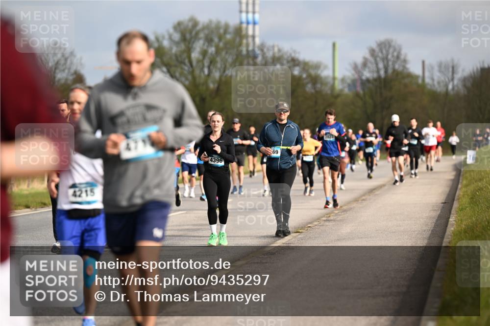 12.04.2026 - 45. Internationalen Wilhelmsburger Insellauf Dr. Thomas Lammeyer http://msf.ph/oto/9435297 12.04.2026 09:24:03 Laufen 4215, 4396, 69 meine-sportfotos.de