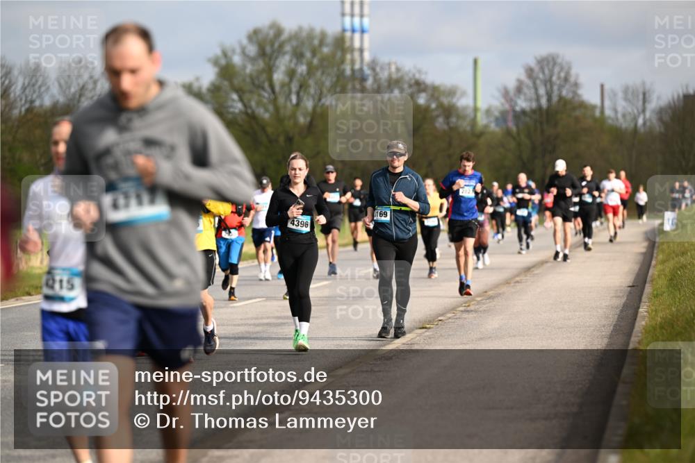 12.04.2026 - 45. Internationalen Wilhelmsburger Insellauf Dr. Thomas Lammeyer http://msf.ph/oto/9435300 12.04.2026 09:24:04 Laufen 15, 4717, 4396, 169, 2823 meine-sportfotos.de