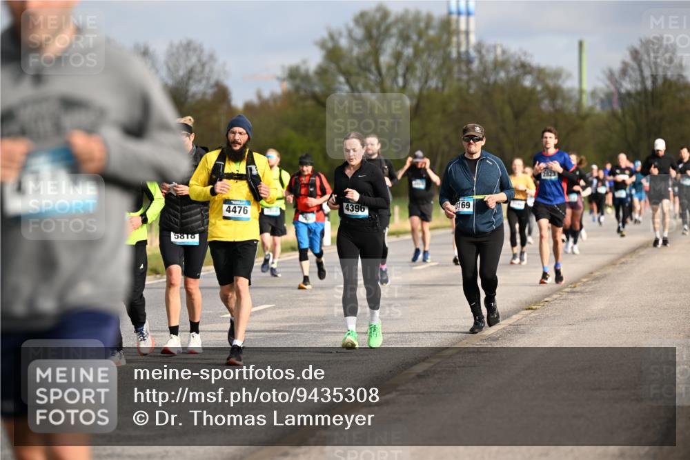 12.04.2026 - 45. Internationalen Wilhelmsburger Insellauf Dr. Thomas Lammeyer http://msf.ph/oto/9435308 12.04.2026 09:24:05 Laufen 5818, 169, 4396, 4476, 2823 meine-sportfotos.de
