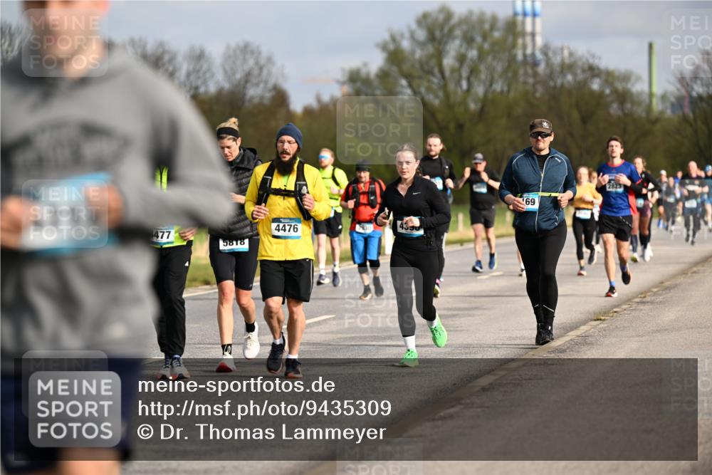 12.04.2026 - 45. Internationalen Wilhelmsburger Insellauf Dr. Thomas Lammeyer http://msf.ph/oto/9435309 12.04.2026 09:24:05 Laufen 477, 5818, 4476, 69, 2823 meine-sportfotos.de
