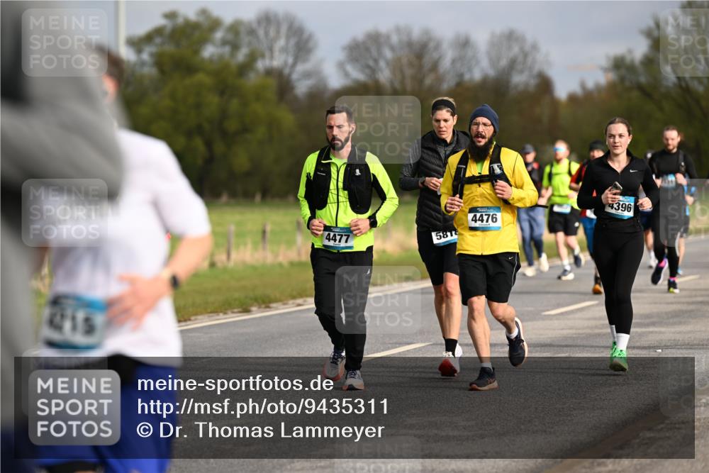 12.04.2026 - 45. Internationalen Wilhelmsburger Insellauf Dr. Thomas Lammeyer http://msf.ph/oto/9435311 12.04.2026 09:24:06 Laufen 15, 4477, 5818, 4476, 4396 meine-sportfotos.de