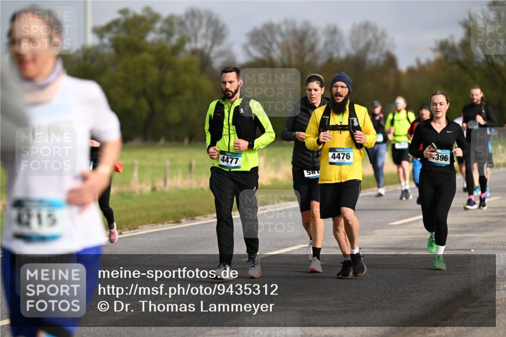 12.04.2026 - 45. Internationalen Wilhelmsburger Insellauf Dr. Thomas Lammeyer http://msf.ph/oto/9435312 12.04.2026 09:24:06 Laufen 4215, 4477, 587, 4476, 396 meine-sportfotos.de