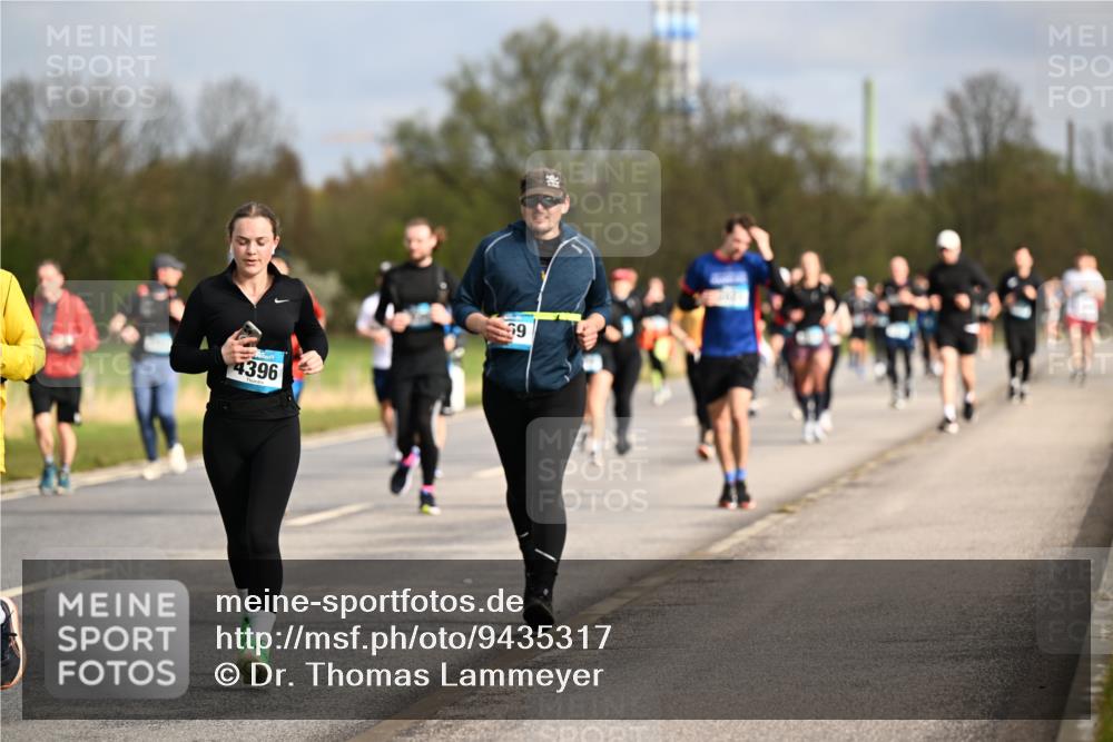 12.04.2026 - 45. Internationalen Wilhelmsburger Insellauf Dr. Thomas Lammeyer http://msf.ph/oto/9435317 12.04.2026 09:24:07 Laufen 4396, 59 meine-sportfotos.de