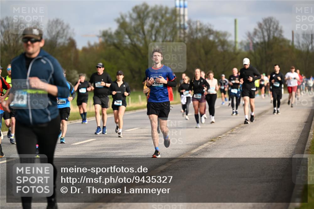 12.04.2026 - 45. Internationalen Wilhelmsburger Insellauf Dr. Thomas Lammeyer http://msf.ph/oto/9435327 12.04.2026 09:24:10 Laufen 69, 2569, 480, 2825 meine-sportfotos.de