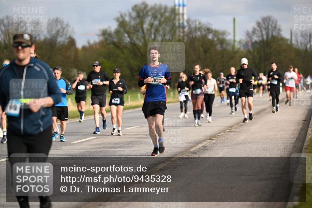 12.04.2026 - 45. Internationalen Wilhelmsburger Insellauf Dr. Thomas Lammeyer http://msf.ph/oto/9435328 12.04.2026 09:24:10 Laufen 69, 4802, 354, 282 meine-sportfotos.de