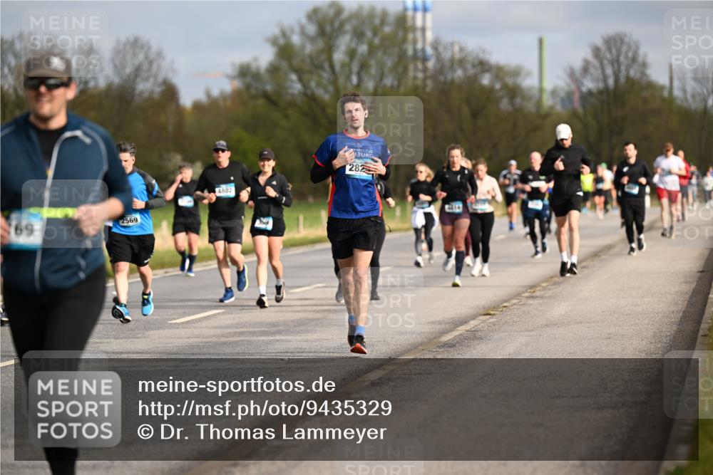 12.04.2026 - 45. Internationalen Wilhelmsburger Insellauf Dr. Thomas Lammeyer http://msf.ph/oto/9435329 12.04.2026 09:24:10 Laufen 2569, 69, 4802, 282 meine-sportfotos.de