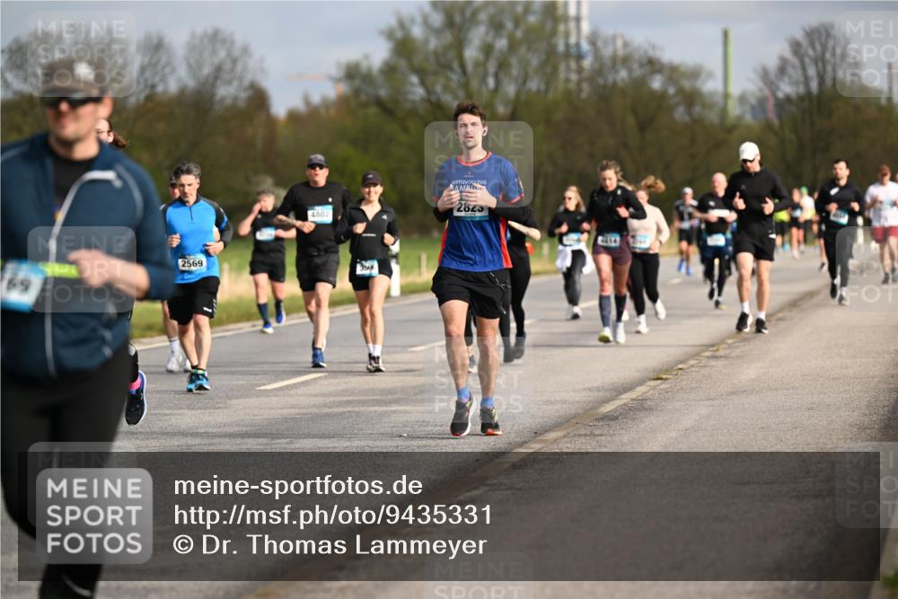 12.04.2026 - 45. Internationalen Wilhelmsburger Insellauf Dr. Thomas Lammeyer http://msf.ph/oto/9435331 12.04.2026 09:24:10 Laufen 2569, 4802, 359, 2825, 414 meine-sportfotos.de