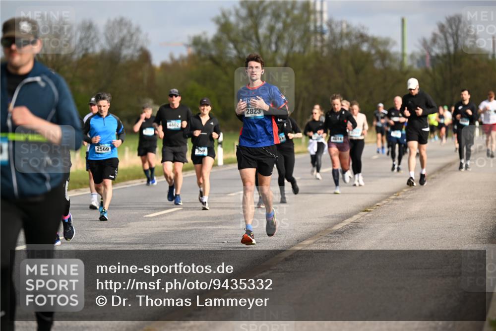 12.04.2026 - 45. Internationalen Wilhelmsburger Insellauf Dr. Thomas Lammeyer http://msf.ph/oto/9435332 12.04.2026 09:24:11 Laufen 2569, 4802, 2823 meine-sportfotos.de