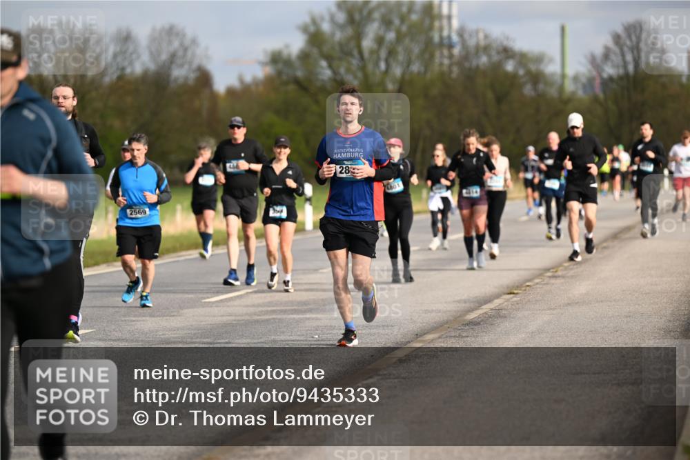 12.04.2026 - 45. Internationalen Wilhelmsburger Insellauf Dr. Thomas Lammeyer http://msf.ph/oto/9435333 12.04.2026 09:24:11 Laufen 2569, 28, 4801 meine-sportfotos.de