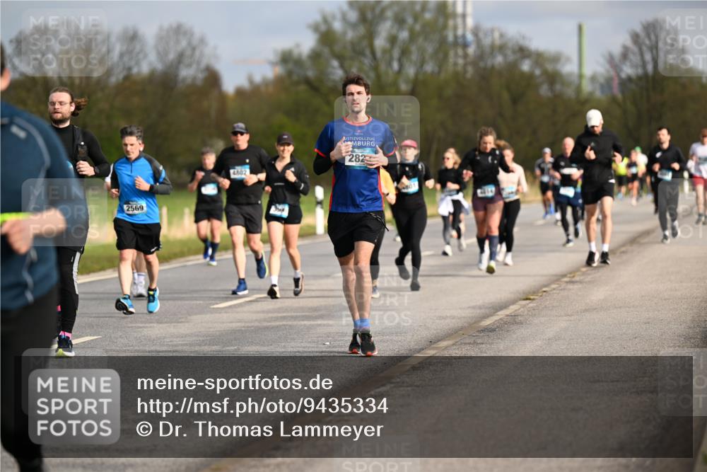 12.04.2026 - 45. Internationalen Wilhelmsburger Insellauf Dr. Thomas Lammeyer http://msf.ph/oto/9435334 12.04.2026 09:24:11 Laufen 2569, 4802, 282 meine-sportfotos.de