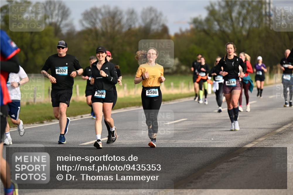 12.04.2026 - 45. Internationalen Wilhelmsburger Insellauf Dr. Thomas Lammeyer http://msf.ph/oto/9435353 12.04.2026 09:24:15 Laufen 4802, 3580, 3596, 4614 meine-sportfotos.de