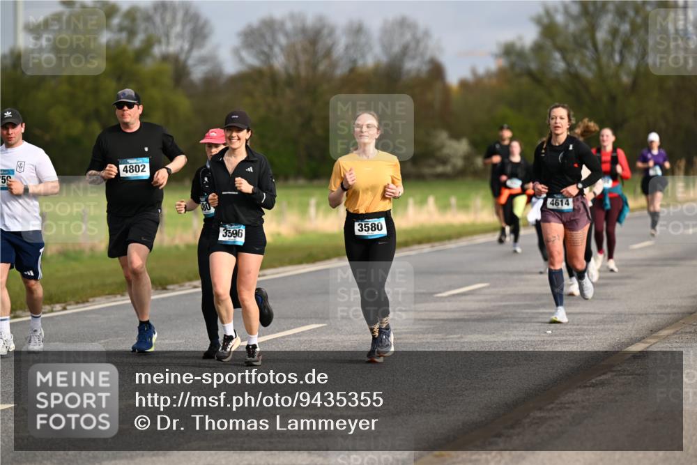 12.04.2026 - 45. Internationalen Wilhelmsburger Insellauf Dr. Thomas Lammeyer http://msf.ph/oto/9435355 12.04.2026 09:24:15 Laufen 59, 4802, 3596, 3580, 4614 meine-sportfotos.de