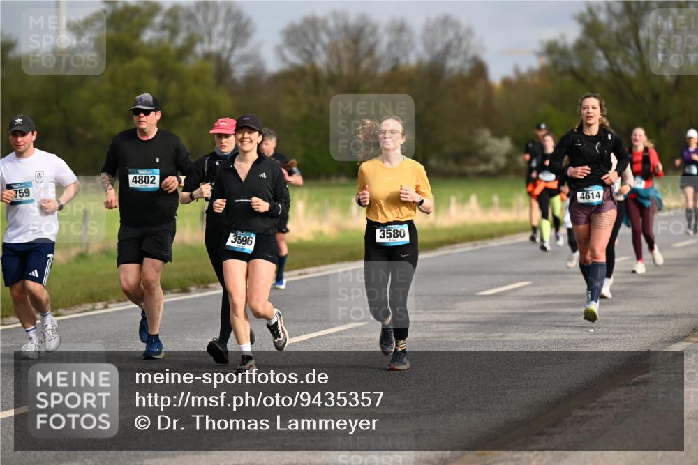 12.04.2026 - 45. Internationalen Wilhelmsburger Insellauf Dr. Thomas Lammeyer http://msf.ph/oto/9435357 12.04.2026 09:24:16 Laufen 4802, 759, 3596, 3580, 4614 meine-sportfotos.de