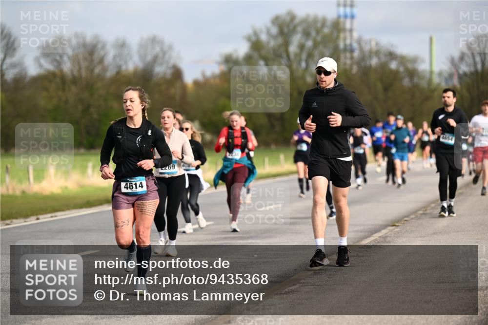 12.04.2026 - 45. Internationalen Wilhelmsburger Insellauf Dr. Thomas Lammeyer http://msf.ph/oto/9435368 12.04.2026 09:24:18 Laufen 4614, 6977, 4654 meine-sportfotos.de