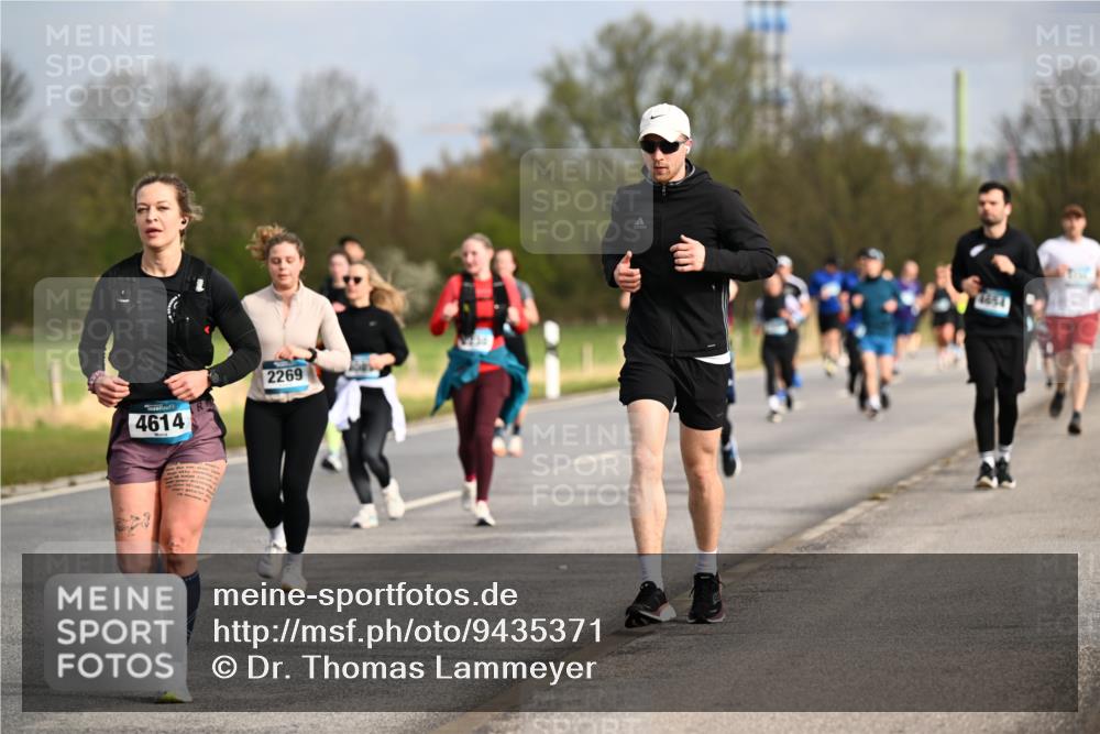 12.04.2026 - 45. Internationalen Wilhelmsburger Insellauf Dr. Thomas Lammeyer http://msf.ph/oto/9435371 12.04.2026 09:24:19 Laufen 4614, 2269, 4654 meine-sportfotos.de