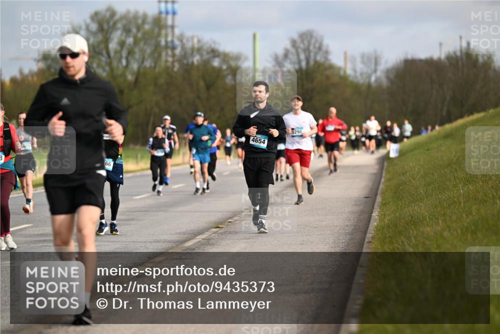 12.04.2026 - 45. Internationalen Wilhelmsburger Insellauf Dr. Thomas Lammeyer http://msf.ph/oto/9435373 12.04.2026 09:24:20 Laufen 66, 4654, 5298 meine-sportfotos.de