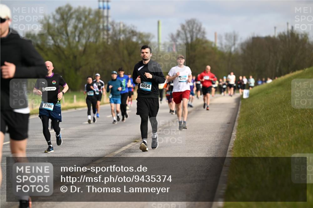 12.04.2026 - 45. Internationalen Wilhelmsburger Insellauf Dr. Thomas Lammeyer http://msf.ph/oto/9435374 12.04.2026 09:24:21 Laufen 2166, 4654, 5298 meine-sportfotos.de