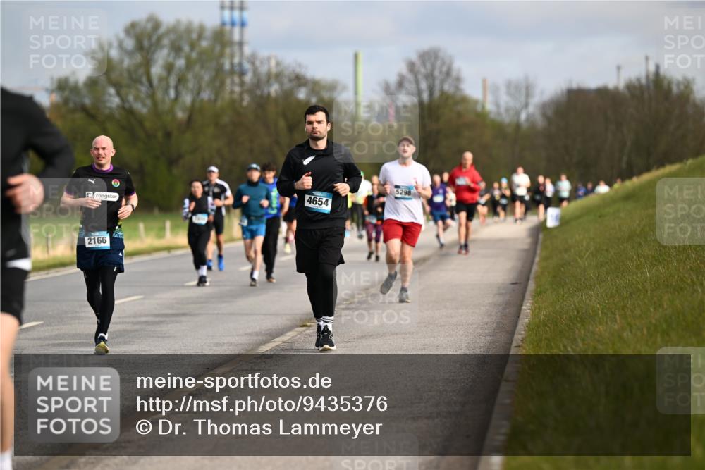 12.04.2026 - 45. Internationalen Wilhelmsburger Insellauf Dr. Thomas Lammeyer http://msf.ph/oto/9435376 12.04.2026 09:24:21 Laufen 4654, 5298, 2166 meine-sportfotos.de