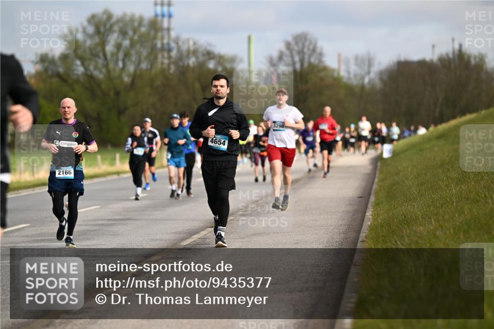 12.04.2026 - 45. Internationalen Wilhelmsburger Insellauf Dr. Thomas Lammeyer http://msf.ph/oto/9435377 12.04.2026 09:24:21 Laufen 2166, 4654, 5298 meine-sportfotos.de