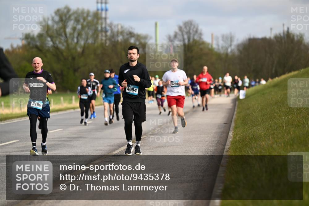 12.04.2026 - 45. Internationalen Wilhelmsburger Insellauf Dr. Thomas Lammeyer http://msf.ph/oto/9435378 12.04.2026 09:24:21 Laufen 2166, 4654, 5298 meine-sportfotos.de