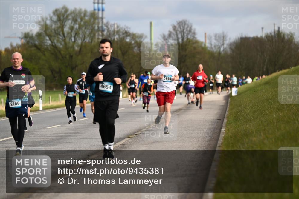 12.04.2026 - 45. Internationalen Wilhelmsburger Insellauf Dr. Thomas Lammeyer http://msf.ph/oto/9435381 12.04.2026 09:24:22 Laufen 2859, 2166, 4654, 5298 meine-sportfotos.de