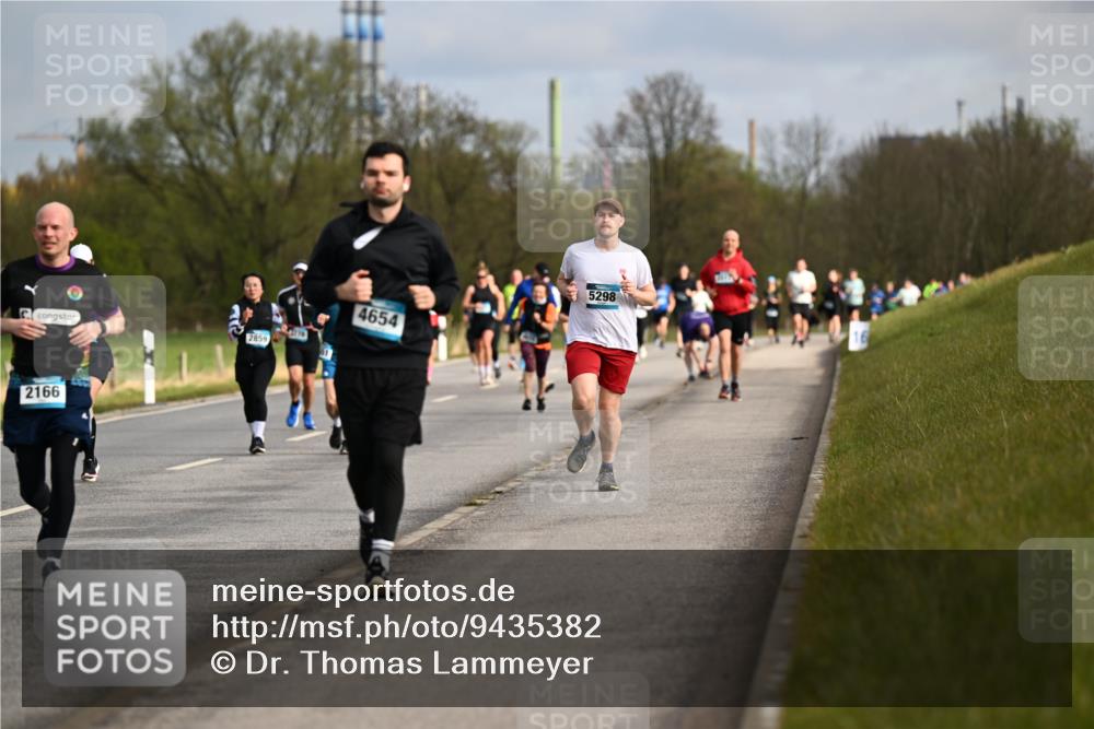 12.04.2026 - 45. Internationalen Wilhelmsburger Insellauf Dr. Thomas Lammeyer http://msf.ph/oto/9435382 12.04.2026 09:24:23 Laufen 2859, 4654, 2166, 5298 meine-sportfotos.de