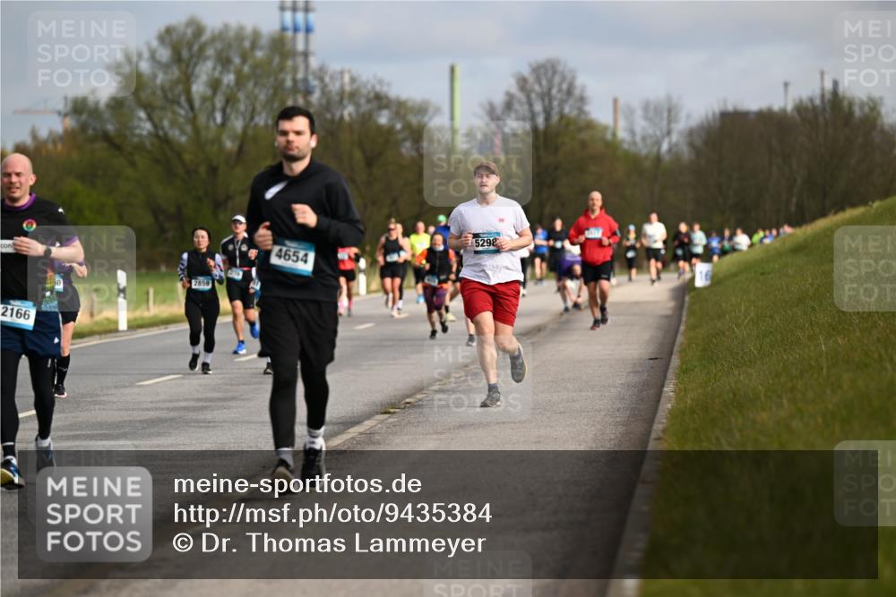 12.04.2026 - 45. Internationalen Wilhelmsburger Insellauf Dr. Thomas Lammeyer http://msf.ph/oto/9435384 12.04.2026 09:24:23 Laufen 2166, 50, 2859, 4654, 5298 meine-sportfotos.de