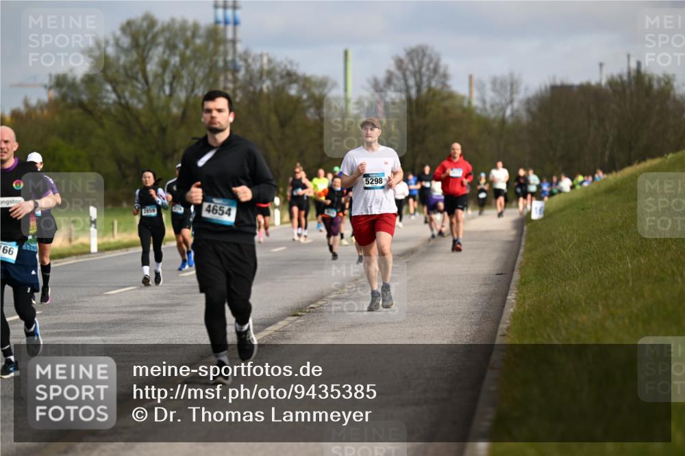 12.04.2026 - 45. Internationalen Wilhelmsburger Insellauf Dr. Thomas Lammeyer http://msf.ph/oto/9435385 12.04.2026 09:24:23 Laufen 66, 2859, 4654, 5298 meine-sportfotos.de