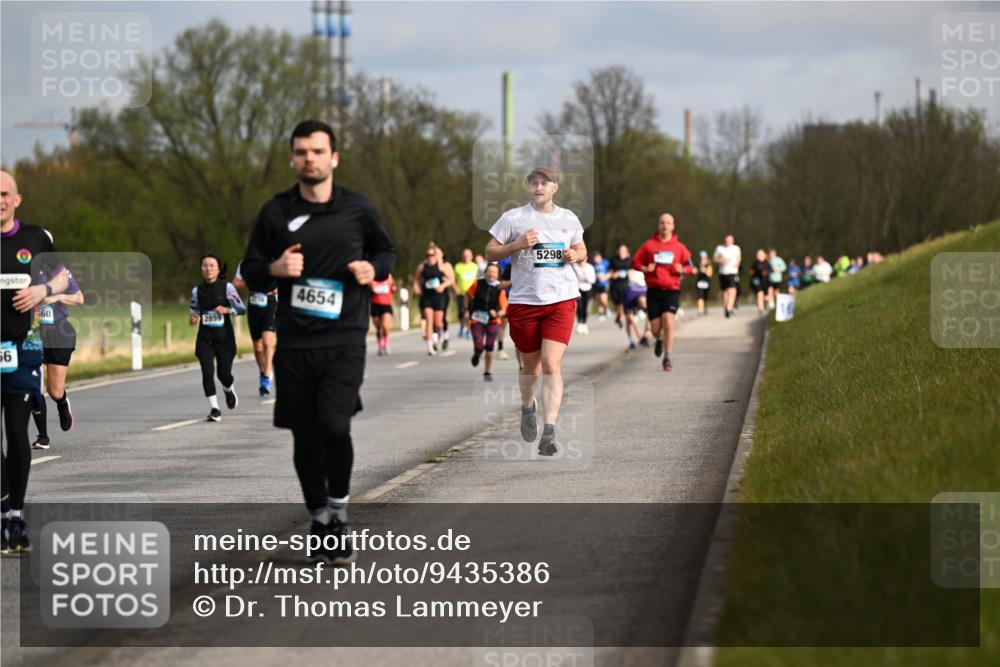 12.04.2026 - 45. Internationalen Wilhelmsburger Insellauf Dr. Thomas Lammeyer http://msf.ph/oto/9435386 12.04.2026 09:24:23 Laufen 56, 60, 2859, 4654, 5298 meine-sportfotos.de
