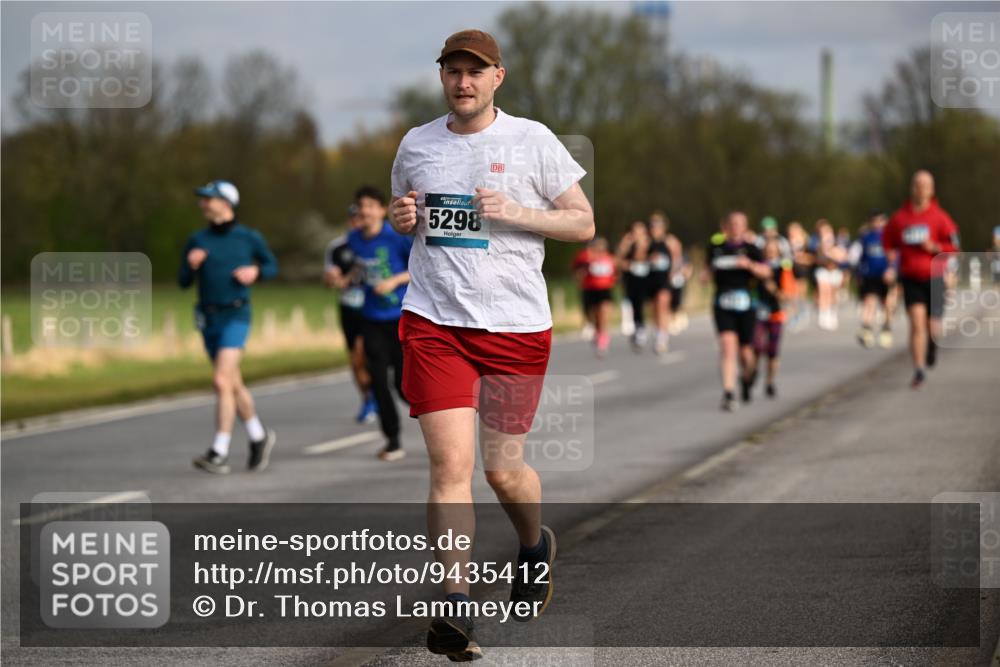 12.04.2026 - 45. Internationalen Wilhelmsburger Insellauf Dr. Thomas Lammeyer http://msf.ph/oto/9435412 12.04.2026 09:24:29 Laufen 5298 meine-sportfotos.de