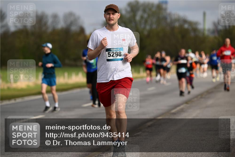 12.04.2026 - 45. Internationalen Wilhelmsburger Insellauf Dr. Thomas Lammeyer http://msf.ph/oto/9435414 12.04.2026 09:24:29 Laufen 45, 5298 meine-sportfotos.de