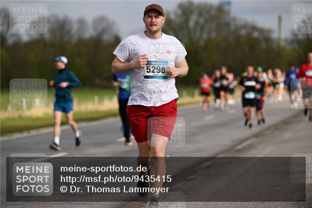 12.04.2026 - 45. Internationalen Wilhelmsburger Insellauf Dr. Thomas Lammeyer http://msf.ph/oto/9435415 12.04.2026 09:24:29 Laufen 5298 meine-sportfotos.de