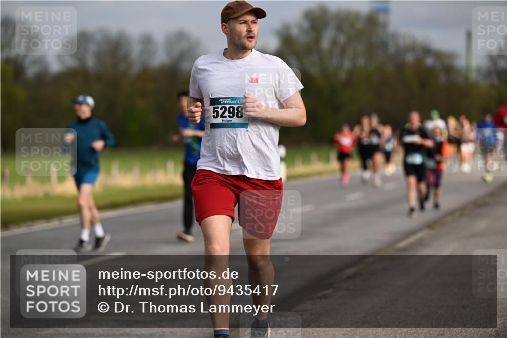 12.04.2026 - 45. Internationalen Wilhelmsburger Insellauf Dr. Thomas Lammeyer http://msf.ph/oto/9435417 12.04.2026 09:24:29 Laufen 4, 5298 meine-sportfotos.de