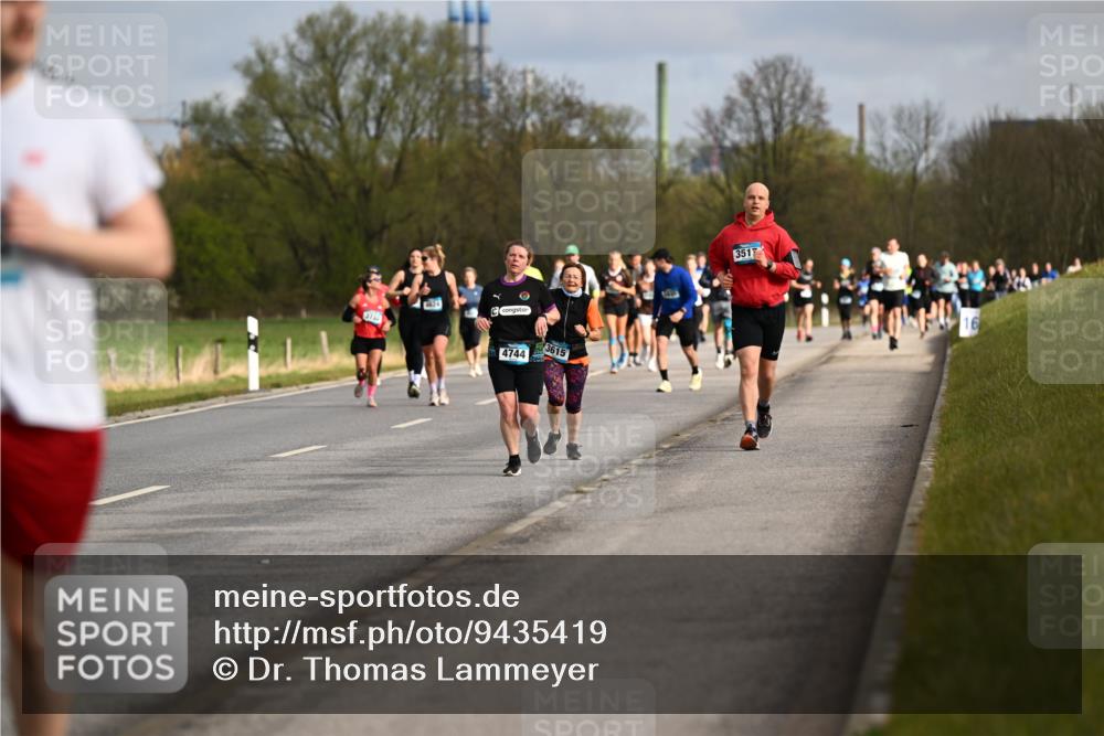 12.04.2026 - 45. Internationalen Wilhelmsburger Insellauf Dr. Thomas Lammeyer http://msf.ph/oto/9435419 12.04.2026 09:24:30 Laufen 525, 4744, 3615, 3517 meine-sportfotos.de