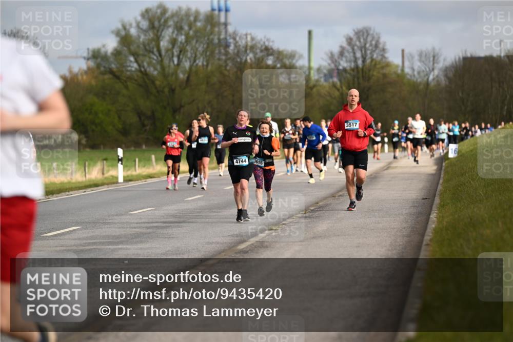 12.04.2026 - 45. Internationalen Wilhelmsburger Insellauf Dr. Thomas Lammeyer http://msf.ph/oto/9435420 12.04.2026 09:24:30 Laufen 4744, 3615, 3517, 16 meine-sportfotos.de