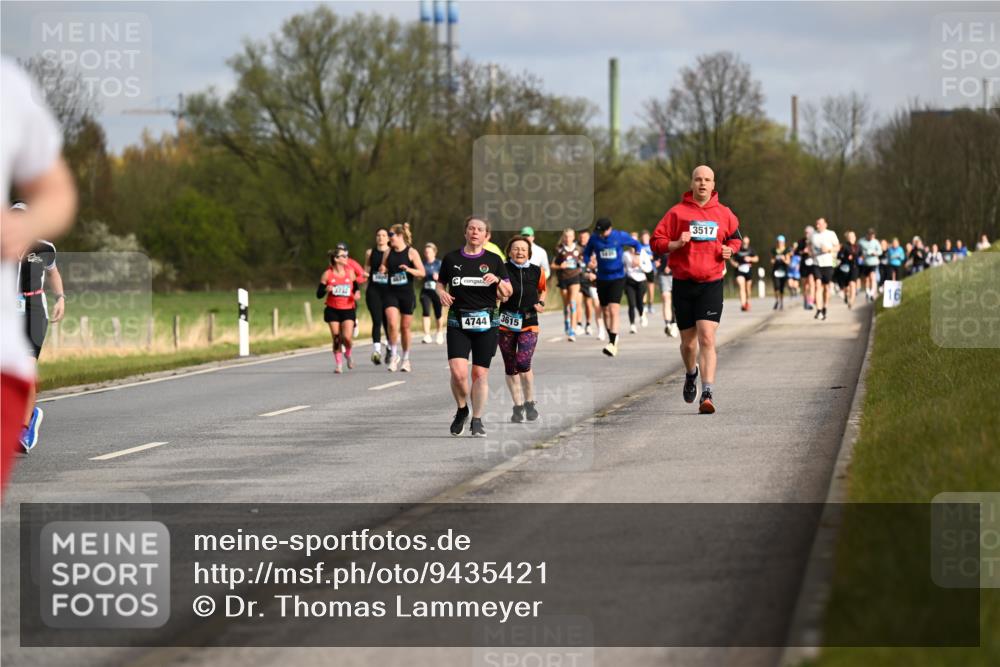 12.04.2026 - 45. Internationalen Wilhelmsburger Insellauf Dr. Thomas Lammeyer http://msf.ph/oto/9435421 12.04.2026 09:24:30 Laufen 4744, 3615, 3517 meine-sportfotos.de