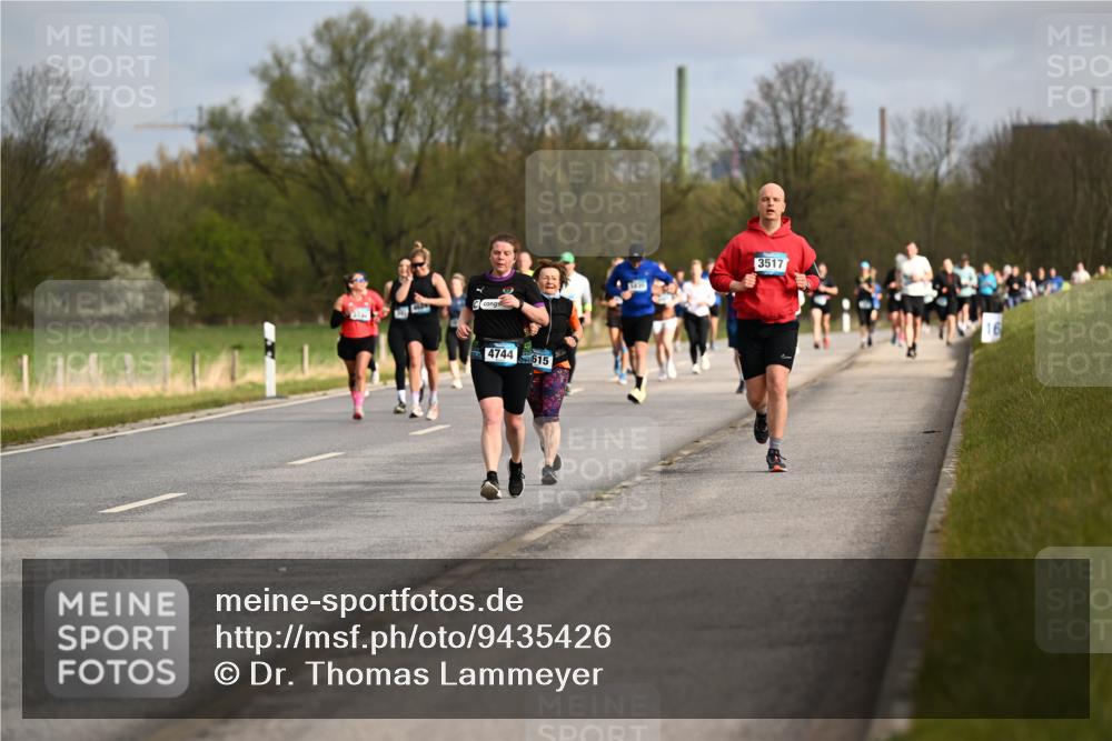 12.04.2026 - 45. Internationalen Wilhelmsburger Insellauf Dr. Thomas Lammeyer http://msf.ph/oto/9435426 12.04.2026 09:24:31 Laufen 4744, 615, 3517 meine-sportfotos.de