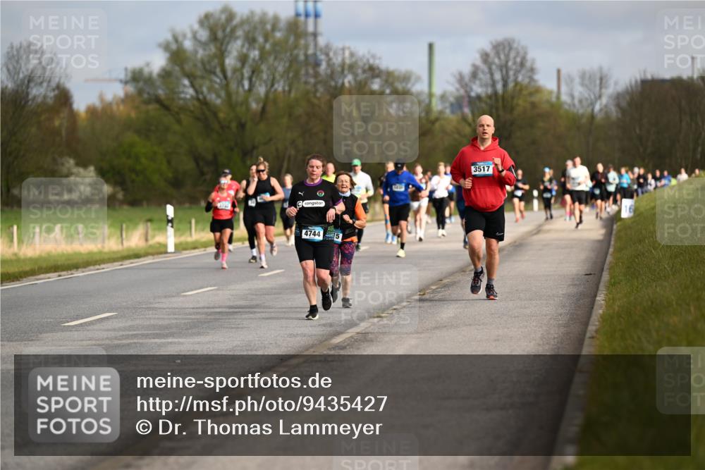 12.04.2026 - 45. Internationalen Wilhelmsburger Insellauf Dr. Thomas Lammeyer http://msf.ph/oto/9435427 12.04.2026 09:24:31 Laufen 9929, 4744, 3517 meine-sportfotos.de