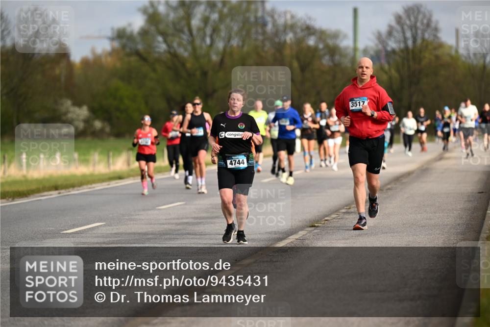 12.04.2026 - 45. Internationalen Wilhelmsburger Insellauf Dr. Thomas Lammeyer http://msf.ph/oto/9435431 12.04.2026 09:24:33 Laufen 4744, 3517 meine-sportfotos.de