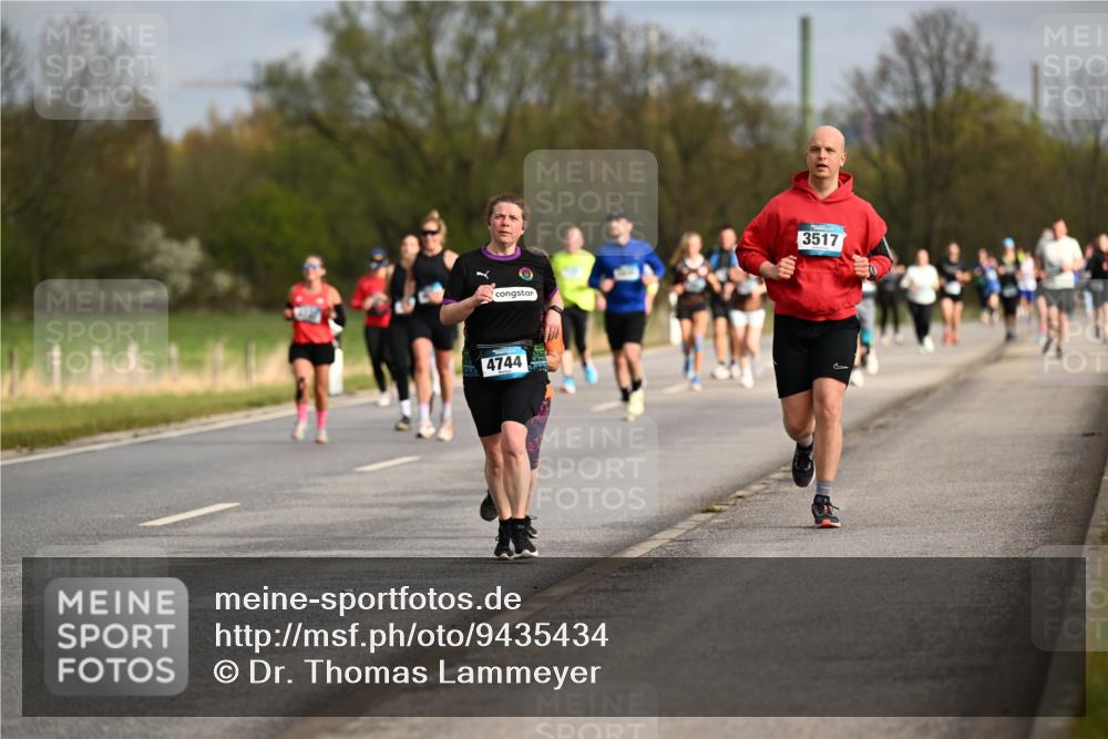 12.04.2026 - 45. Internationalen Wilhelmsburger Insellauf Dr. Thomas Lammeyer http://msf.ph/oto/9435434 12.04.2026 09:24:33 Laufen 4744, 3517 meine-sportfotos.de