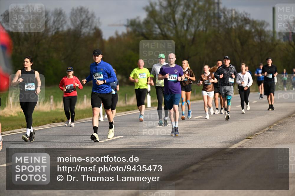 12.04.2026 - 45. Internationalen Wilhelmsburger Insellauf Dr. Thomas Lammeyer http://msf.ph/oto/9435473 12.04.2026 09:24:41 Laufen 3920, 3239, 5835, 4486, 5773, 318 meine-sportfotos.de
