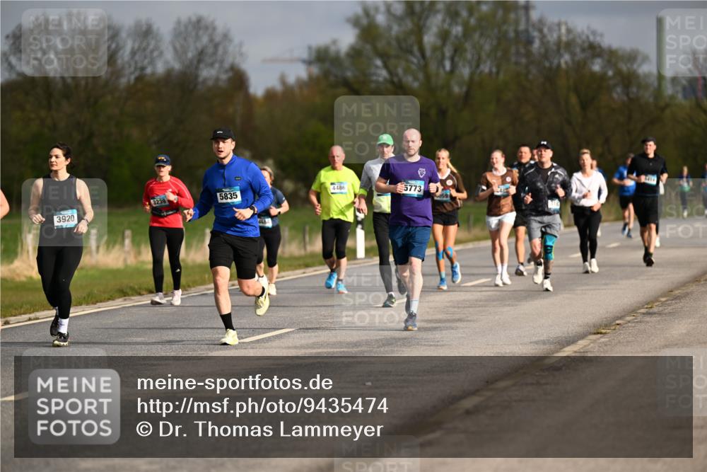12.04.2026 - 45. Internationalen Wilhelmsburger Insellauf Dr. Thomas Lammeyer http://msf.ph/oto/9435474 12.04.2026 09:24:41 Laufen 3920, 3239, 5835, 4486, 5773 meine-sportfotos.de