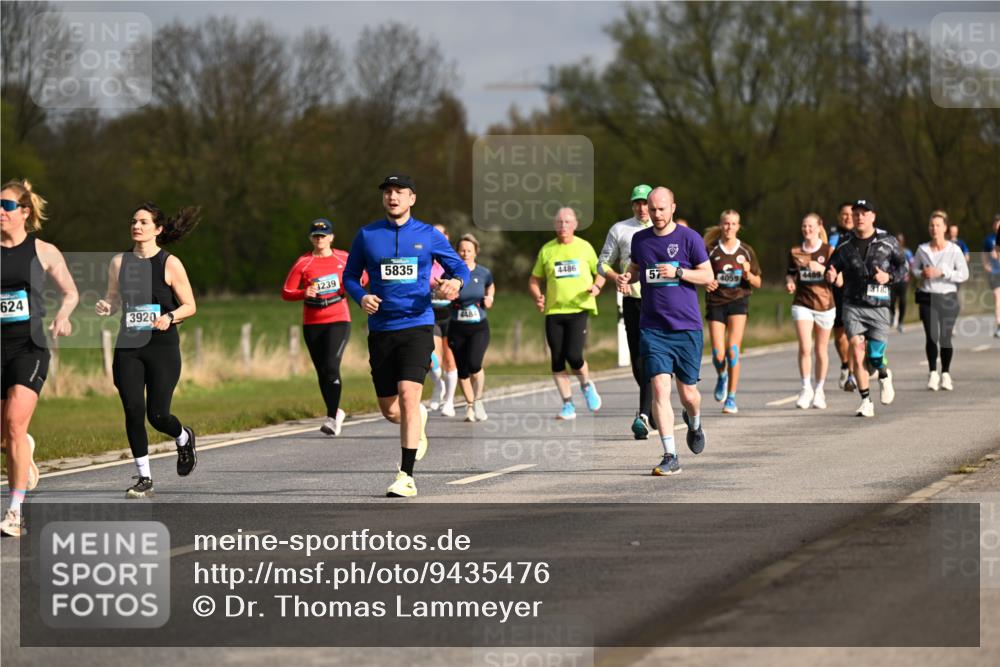 12.04.2026 - 45. Internationalen Wilhelmsburger Insellauf Dr. Thomas Lammeyer http://msf.ph/oto/9435476 12.04.2026 09:24:42 Laufen 624, 3920, 3239, 5835, 4484, 4486, 57, 4059, 4489, 318 meine-sportfotos.de