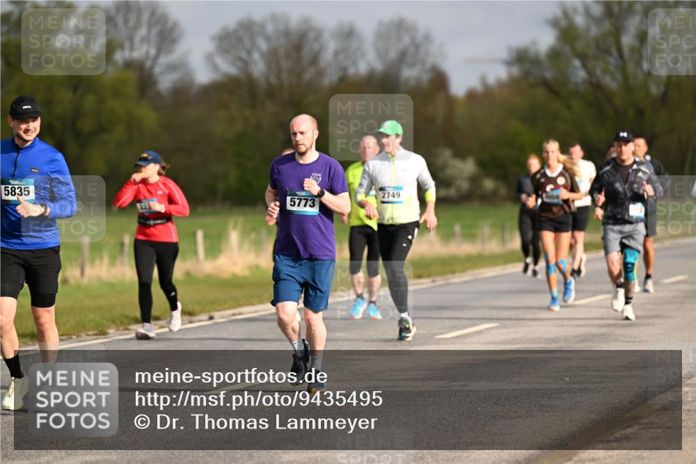 12.04.2026 - 45. Internationalen Wilhelmsburger Insellauf Dr. Thomas Lammeyer http://msf.ph/oto/9435495 12.04.2026 09:24:45 Laufen 5835, 5773, 2749 meine-sportfotos.de